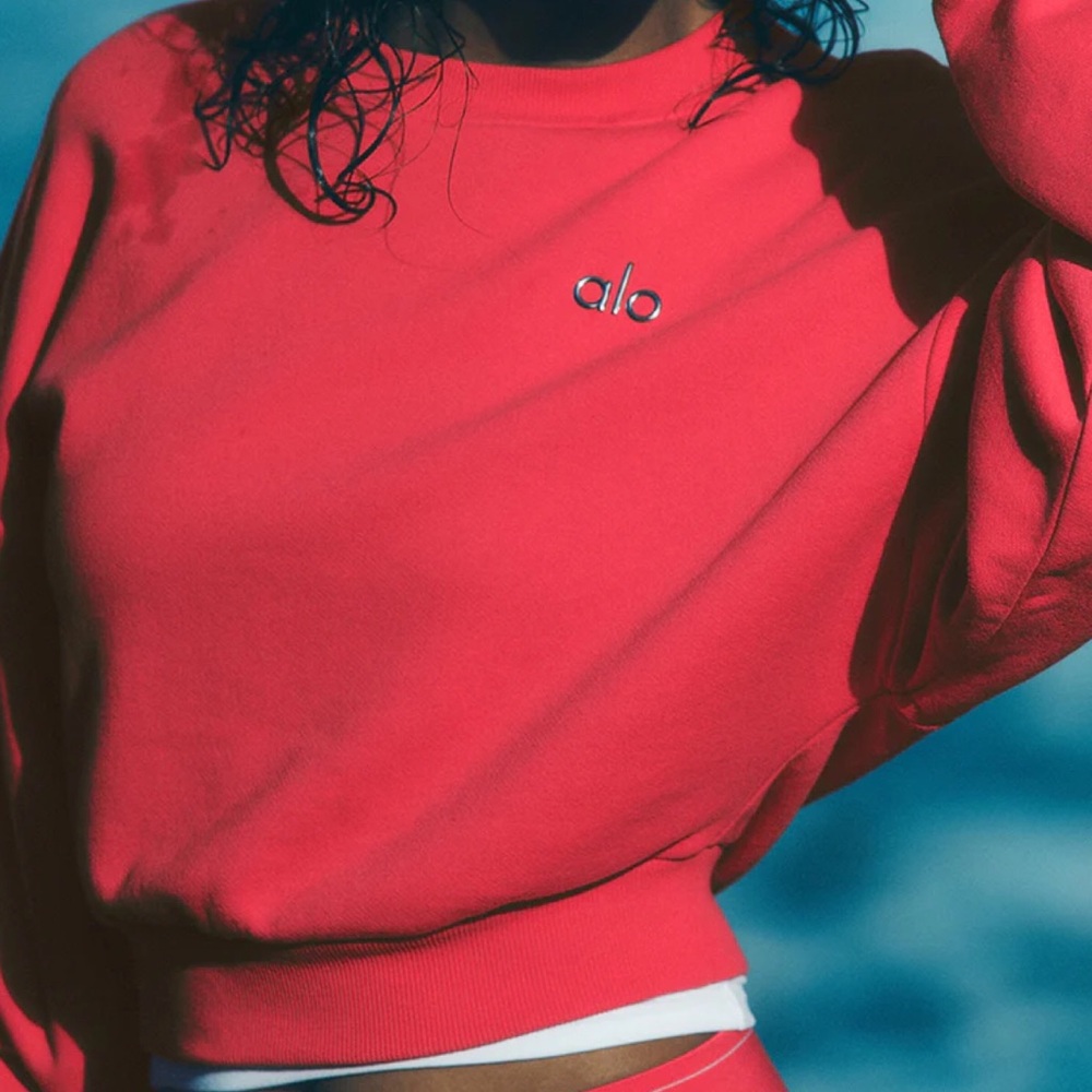 Alo Yoga Cropped Accolade Crewneck Candy Red L